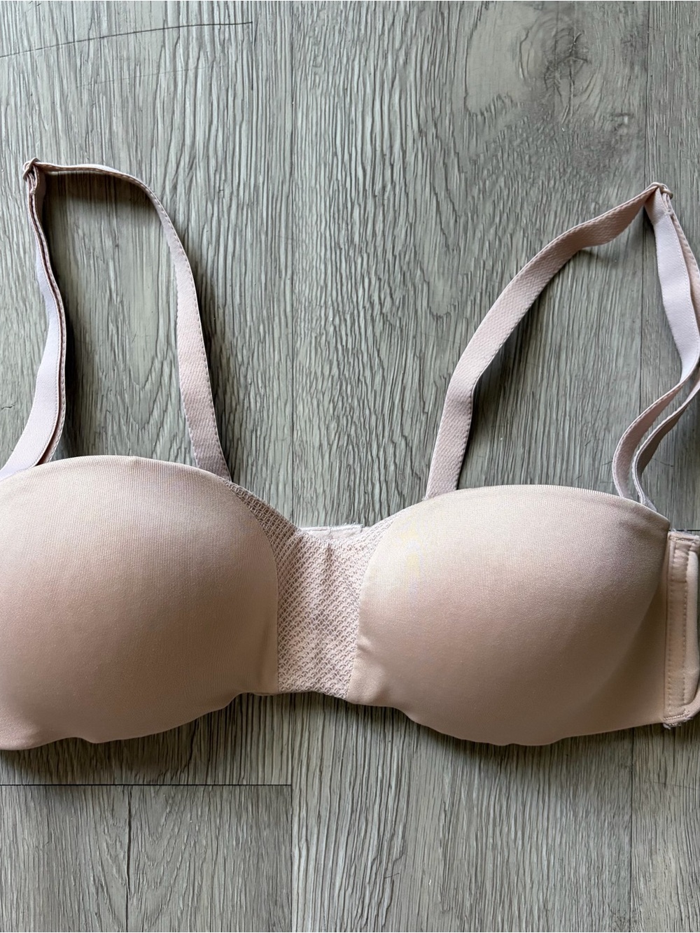 Maidenform Wireless Strapless Bra Women 34A Beige ComfortaGrip Convertible
